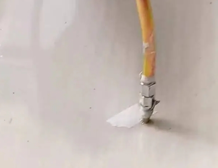 庄河瓷砖空鼓维修公司专业解答在瓷砖铺贴过程中，如果使用的砂料过粗（如全部使用了粗砂），可能会导致以下问题