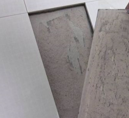 庄河瓷砖空鼓维修公司分享瓷砖铺贴时如果打浆（即涂抹在瓷砖背面和基层上的砂浆或瓷砖胶）过少，会带来以下问题